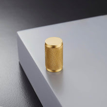 Load image into Gallery viewer, INSPIRA LIFESTYLES - Maxx Knob & Pull Handles - BLACK AND GOLD PULLS, BRASS HARDWARE, CABINET HARDWARE, CABINET PULL, CLOSET PULL, DOOR PULL, DOOR PULLS, DRAWER PULL, DRAWER PULLS, FURNITURE HANDLES, FURNITURE KNOBS, HARDWARE, KNOBS, KNURLED DOOR PULLS, KNURLED DRAWER PULLS, MATTE BLACK HARDWARE, PULLS