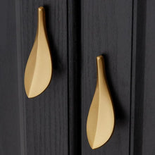 Load image into Gallery viewer, INSPIRA LIFESTYLES - Eve Leaf Pull Handles - ABSTRACT, CABINET HARDWARE, DRAWER PULL, HARDWARE, KNOBS, METAL HARDWARE, MINIMALIST, NORDIC, PULLS