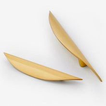 Load image into Gallery viewer, INSPIRA LIFESTYLES - Fin Pull Handles - CABINET HARDWARE, CABINET PULLS, CLOSET PULL, DECORATIVE PULL, DOOR PULL, DRAWER PULL, DRAWER PULLS, FURNITURE PULL, HANDLES, HARDWARE, KNOBS, METAL HARDWARE, PULLS