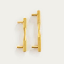Load image into Gallery viewer, INSPIRA LIFESTYLES - Beau Pull Handles - BATHROOM PULLS, BRASS HARDWARE, CABINET HARDWARE, CABINET PULL, CLOSET PULL, DOOR PULL, DOOR PULLS, DRAWER PULL, FURNITURE HANDLES, FURNITURE KNOBS, HARDWARE, KITCHEN PULLS, KNOBS, PULLS