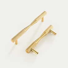 Load image into Gallery viewer, INSPIRA LIFESTYLES - Beau Pull Handles - BATHROOM PULLS, BRASS HARDWARE, CABINET HARDWARE, CABINET PULL, CLOSET PULL, DOOR PULL, DOOR PULLS, DRAWER PULL, FURNITURE HANDLES, FURNITURE KNOBS, HARDWARE, KITCHEN PULLS, KNOBS, PULLS