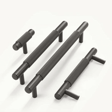 Load image into Gallery viewer, INSPIRA LIFESTYLES - Reed II Knob & Pull Handles - BATHROOM HARDWARE, BRASS HARDWARE, CABINET HARDWARE, CABINET PULL, CLOSET PULL, DOOR PULL, DOOR PULLS, DRAWER PULL, DRAWER PULLS, FURNITURE HANDLES, FURNITURE KNOBS, FURNITURE PULL, HARDWARE, KITCHEN HARDWARE, KNOBS, MODERN HARDWARE, PULLS, WARDROBE HARDWARE