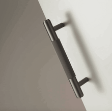 Load image into Gallery viewer, INSPIRA LIFESTYLES - Reed II Knob & Pull Handles - BATHROOM HARDWARE, BRASS HARDWARE, CABINET HARDWARE, CABINET PULL, CLOSET PULL, DOOR PULL, DOOR PULLS, DRAWER PULL, DRAWER PULLS, FURNITURE HANDLES, FURNITURE KNOBS, FURNITURE PULL, HARDWARE, KITCHEN HARDWARE, KNOBS, MODERN HARDWARE, PULLS, WARDROBE HARDWARE