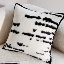 Load image into Gallery viewer, INSPIRA LIFESTYLES | Metro Woven Pillows, WOVEN PILLOW, THROW PILLOW, SOFA PILLOW, PILLOW, LUXURY PILLOW, EMBROIDERED PILLOW, DECORATIVE PILLOW, COTTON PILLOW, MODERN PILLOW, BLACK AND WHITE PILLOW, CHAIR PILLOW, BED PILLOW, ACCENT PILLOW
