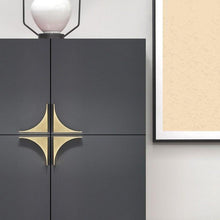 Load image into Gallery viewer, INSPIRA LIFESTYLES - Zanza Corner Pull Handles - BATHROOM PULLS, BRASS HARDWARE, CABINET HARDWARE, CABINET PULL, CABINET PULLS, CLOSET PULL, CORNER HANDLE, DECORATIVE PULL, DOOR HARDWARE, DOOR PULL, DOOR PULLS, DRAWER PULL, DRAWER PULLS, FURNITURE HANDLES, FURNITURE PULL, HANDLES, HARDWARE, KITCHEN PULLS, METAL HARDWARE, MINIMALIST, PULLS
